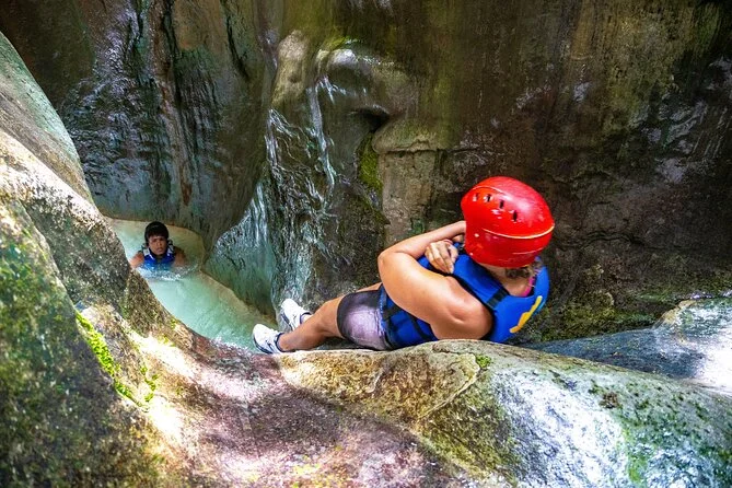 Excursión a las cascadas de Amber Cove y Taino Bay con transporte incluido