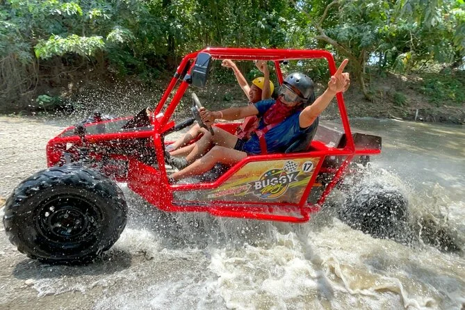 Excursión en buggy por la bahía de Taino y el puerto de Amber Cove